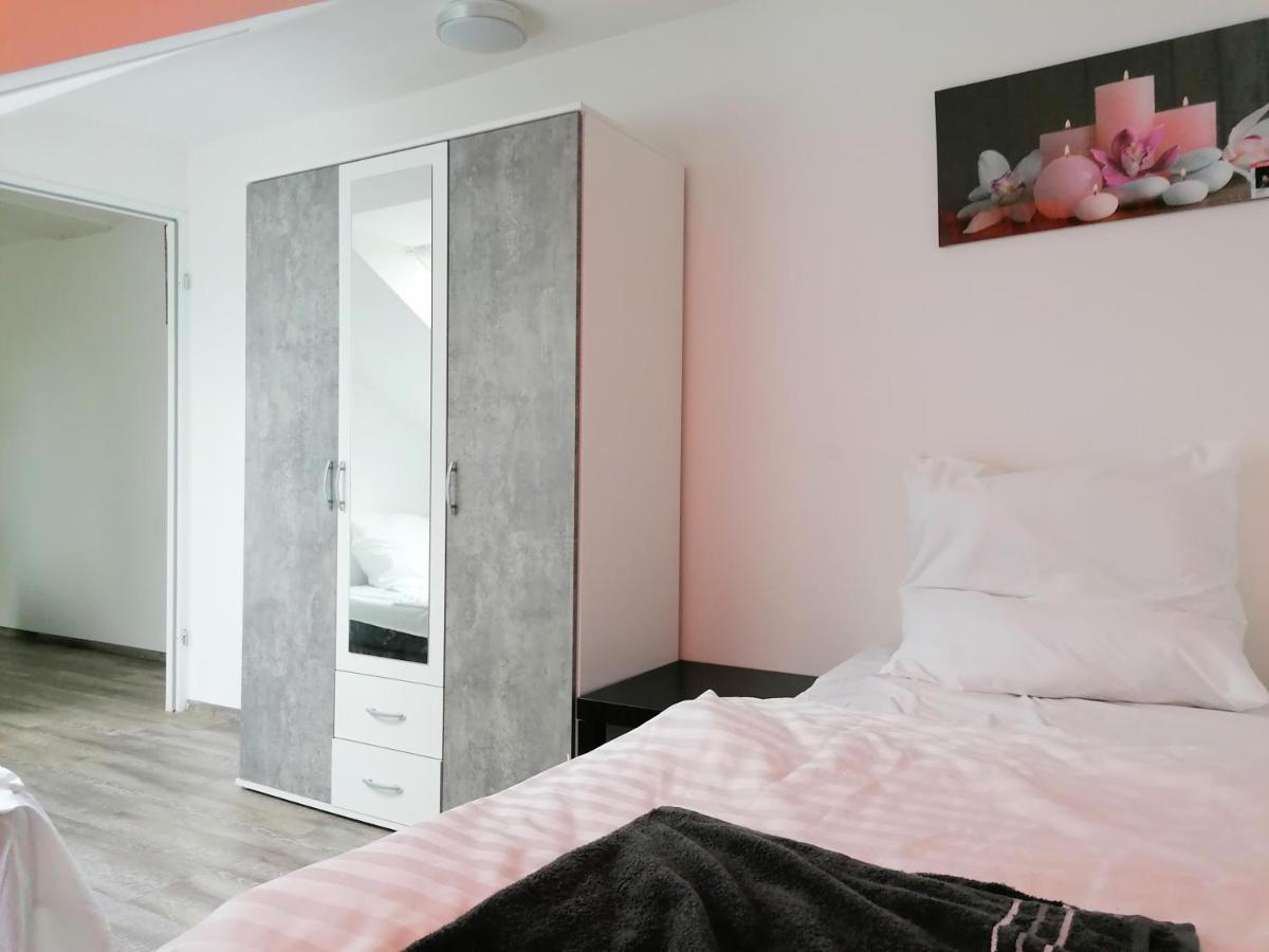 Fmi110 Next To Airport Apartment รึสเซิลส์ไฮม์ ภายนอก รูปภาพ
