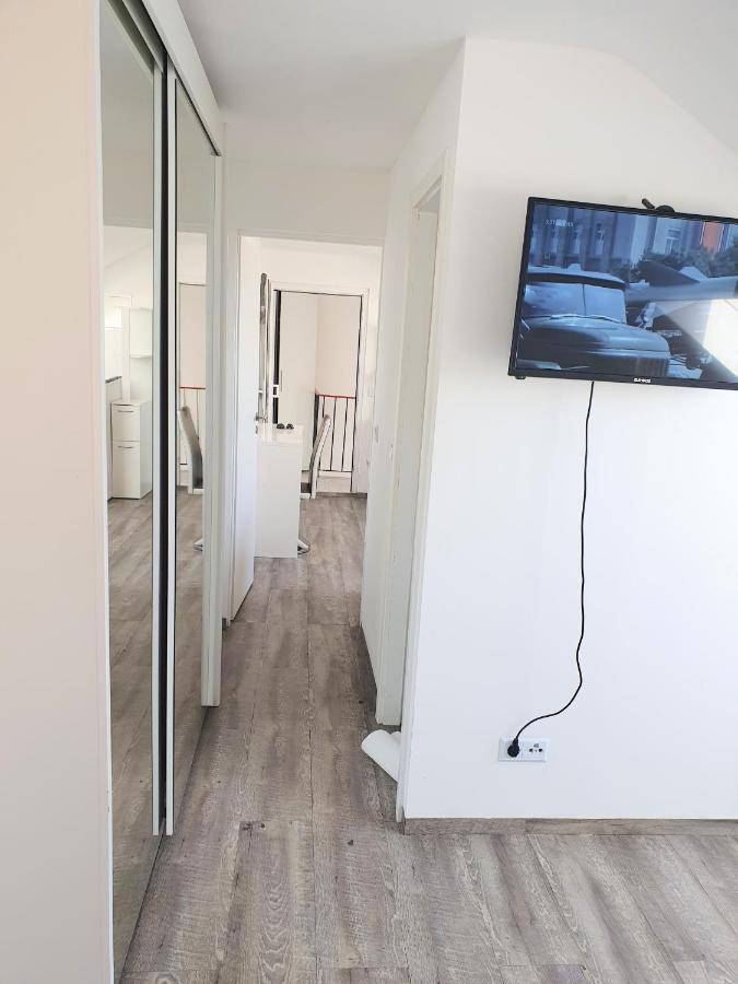 Fmi110 Next To Airport Apartment รึสเซิลส์ไฮม์ ภายนอก รูปภาพ