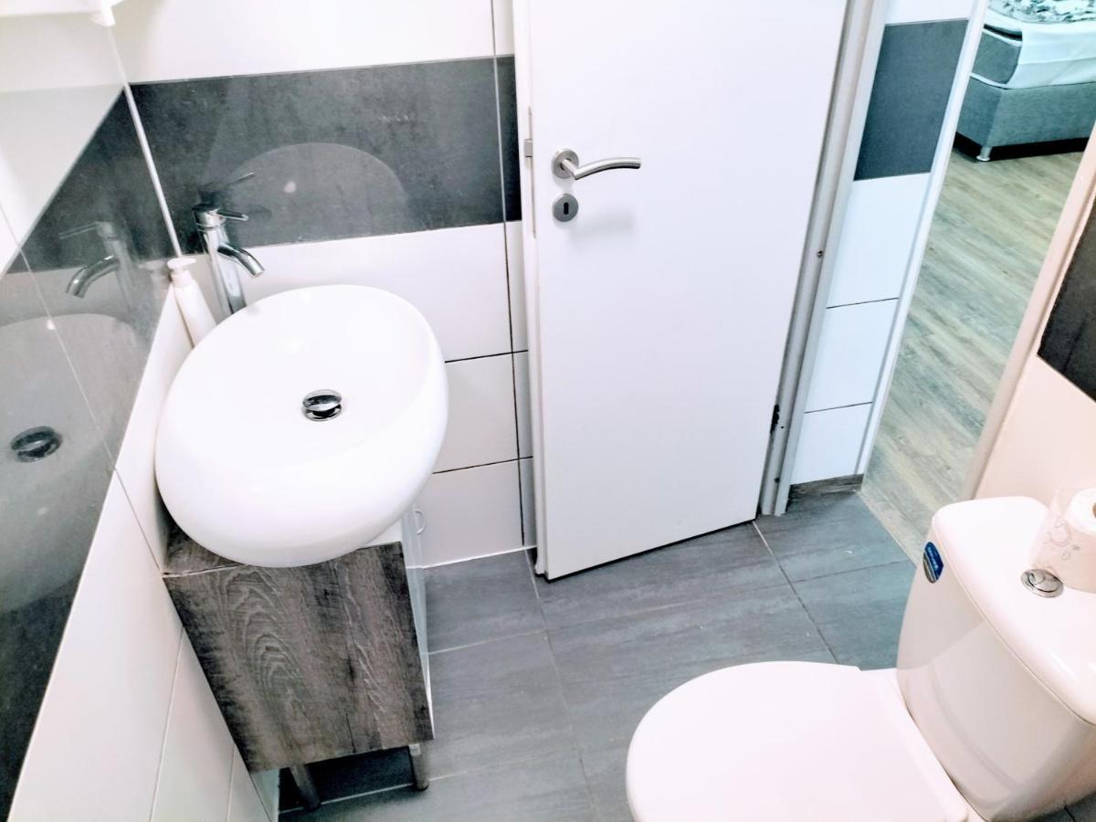 Fmi110 Next To Airport Apartment รึสเซิลส์ไฮม์ ภายนอก รูปภาพ