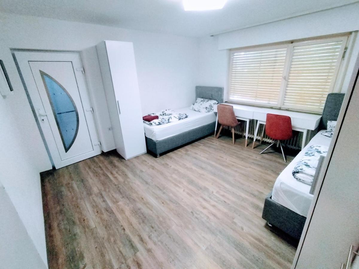 Fmi110 Next To Airport Apartment รึสเซิลส์ไฮม์ ภายนอก รูปภาพ