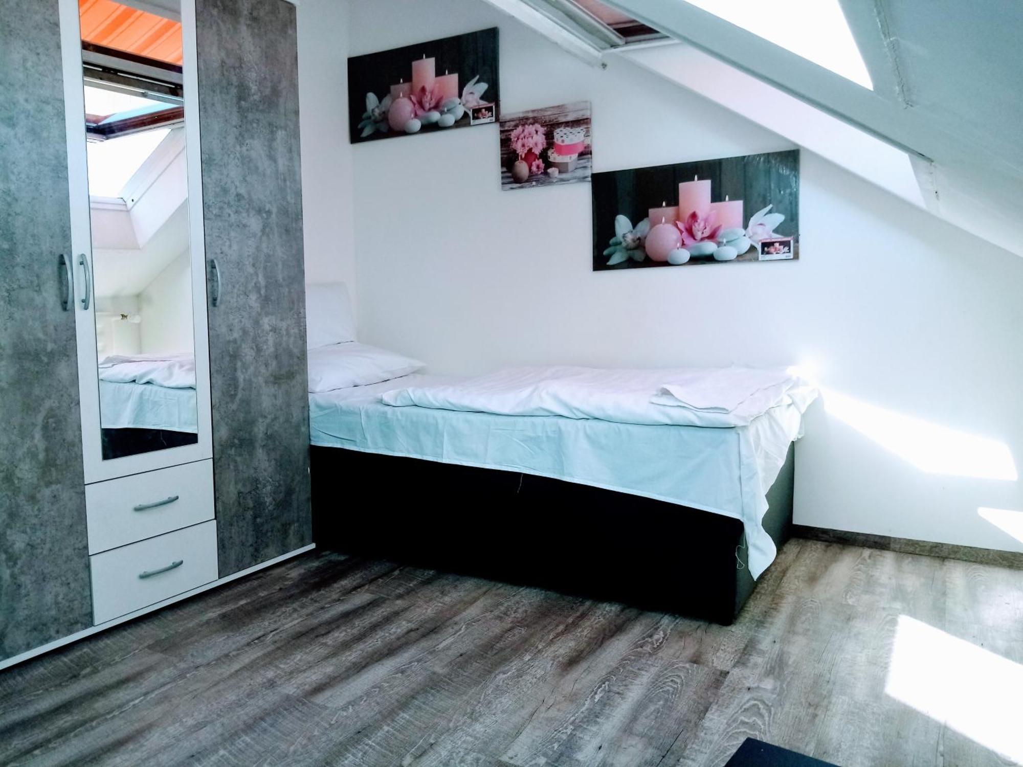 Fmi110 Next To Airport Apartment รึสเซิลส์ไฮม์ ห้อง รูปภาพ