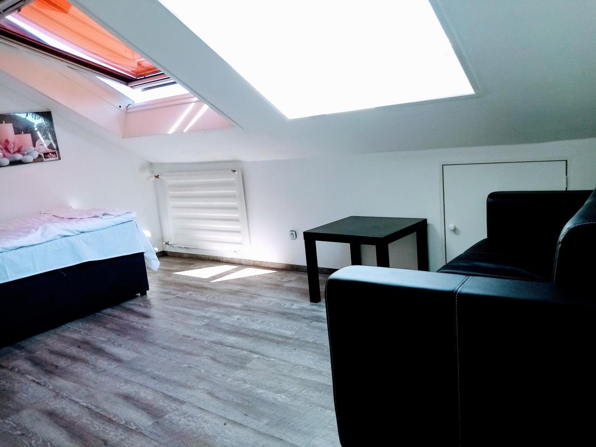 Fmi110 Next To Airport Apartment รึสเซิลส์ไฮม์ ห้อง รูปภาพ